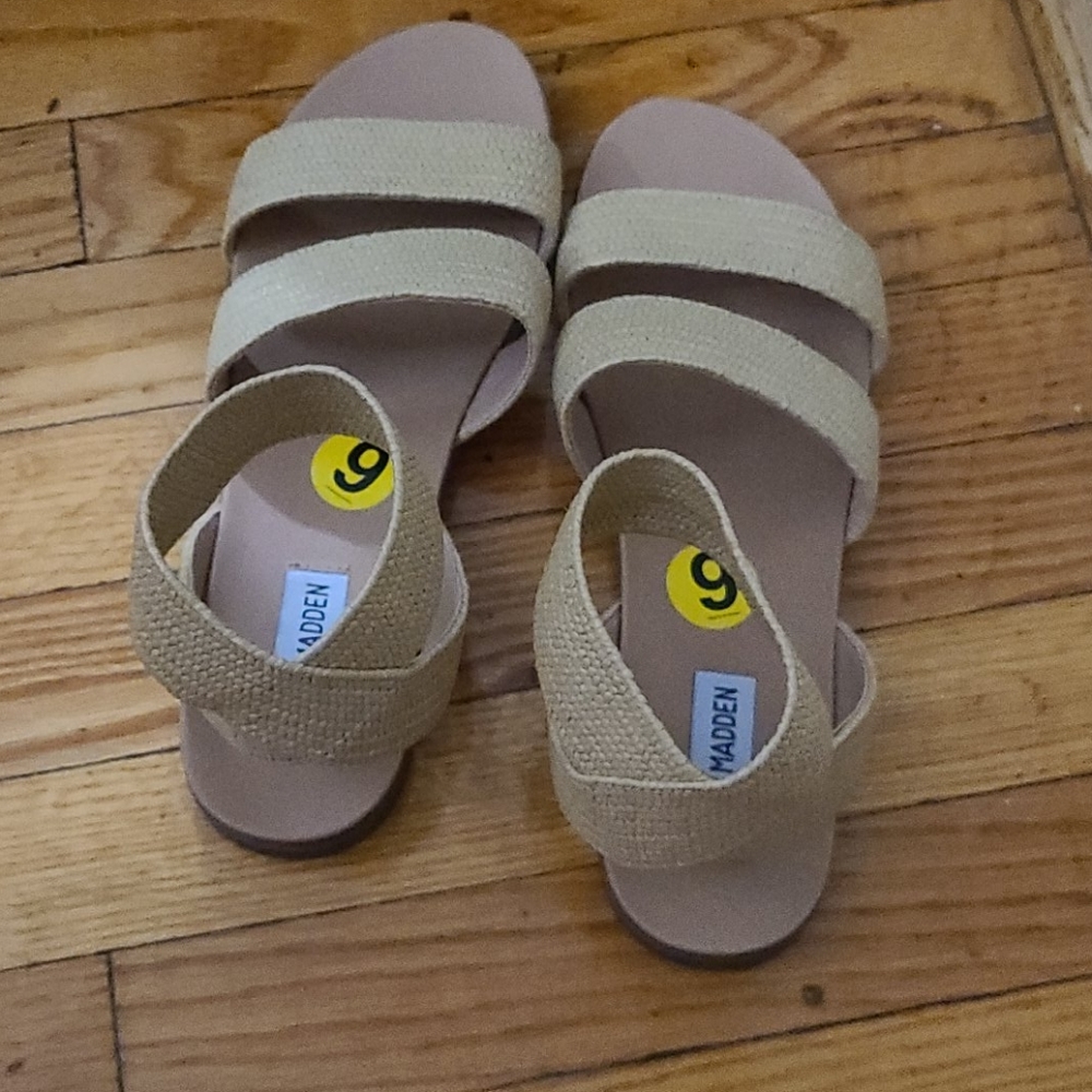 Flats - Picture 2 of 4